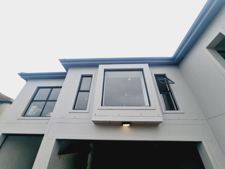 5 Bedroom Property for Sale in Sandown Western Cape